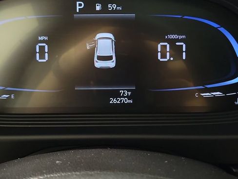 Used 2024 Hyundai Venue SEL FWD image 2