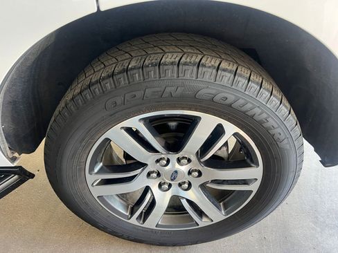 Used 2024 Ford Expedition Limited image 30