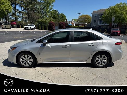 Used 2025 Toyota Corolla LE image 3