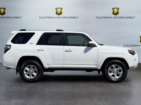 Used 2024 Toyota 4Runner SR5 Premium w/ Moonroof Package RWD image 2