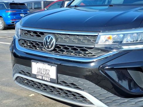 Used 2022 Volkswagen Taos SE image 33