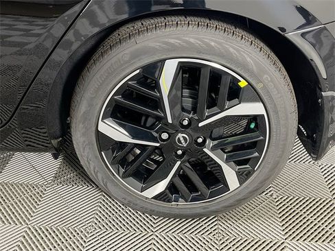 New 2025 Nissan Versa SR w/ Trunk Package image 20