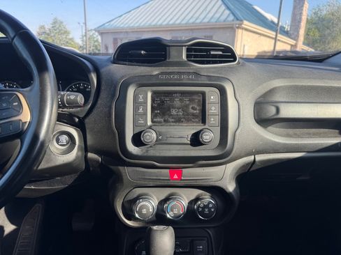 Used 2017 Jeep Renegade Latitude w/ Trailer Tow Group AWD/4WD image 14