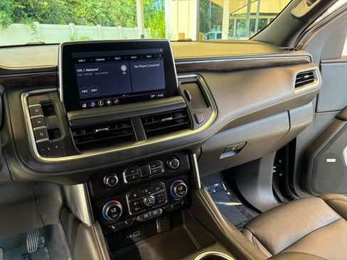 Used 2021 Chevrolet Suburban Z71 w/ Z71 Signature Package AWD/4WD image 19