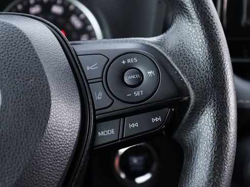 Used 2022 Toyota RAV4 XLE image 21