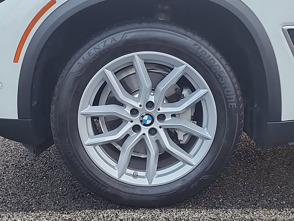 Used 2022 BMW X5 xDrive40i w/ Parking Assistance Package AWD/4WD image 29