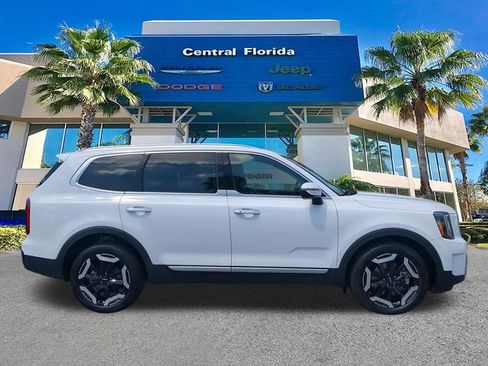 Used 2025 Kia Telluride S image 4