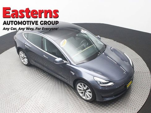 Used 2020 Tesla Model 3 Standard Range Plus image 3