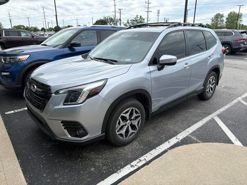 Used 2024 Subaru Forester Premium AWD/4WD image 2