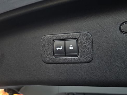 Used 2023 Nissan Armada SL w/ Captain's Chairs Package image 27