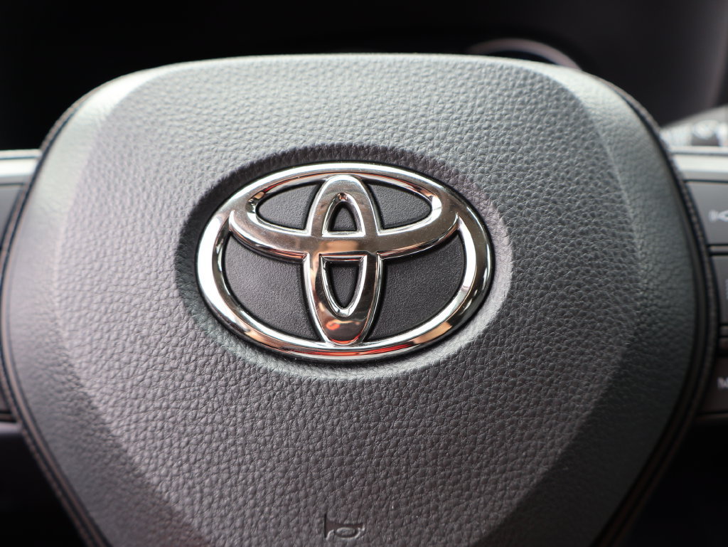 Used 2025 Toyota RAV4 XLE AWD/4WD image 25