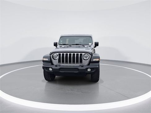 Used 2019 Jeep Wrangler Unlimited Sport image 3