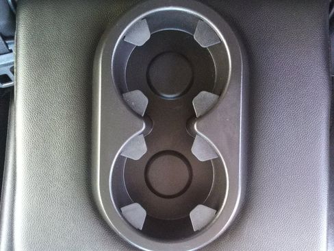 Used 2011 Chevrolet Avalanche LT image 9