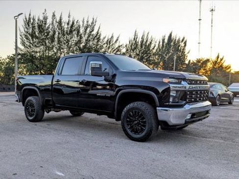 Used 2021 Chevrolet Silverado 2500 LT w/ Convenience Package image 11