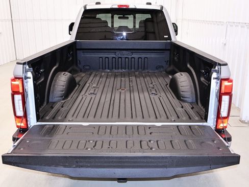 Certified 2022 Ford F250 Lariat w/ Black Appearance Package AWD/4WD image 41