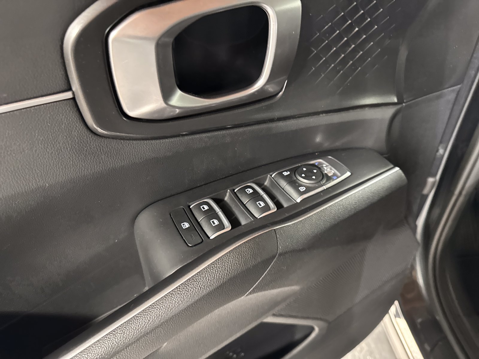 Used 2022 Kia Sorento LX FWD image 15