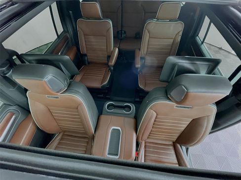 Used 2023 GMC Yukon XL Denali Ultimate image 11