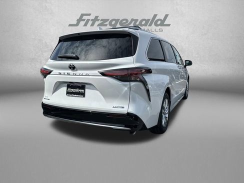 New 2026 Toyota Sienna Limited image 7