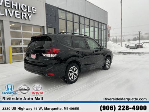 Used 2023 Subaru Forester Premium AWD/4WD image 9