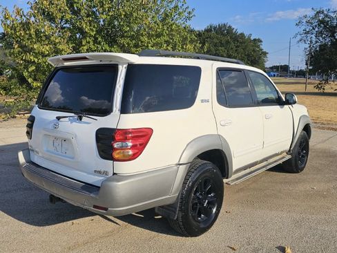 Used 2003 Toyota Sequoia SR5 RWD image 3