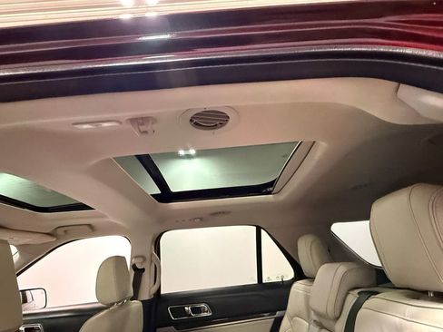 Used 2018 Ford Explorer Platinum AWD/4WD image 52