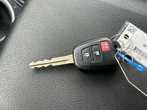 Used 2023 Toyota Tacoma SR AWD/4WD image 34