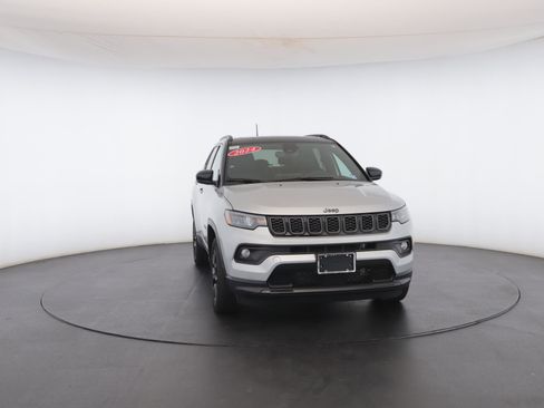 Used 2024 Jeep Compass Latitude w/ Sun and Sound Group image 38