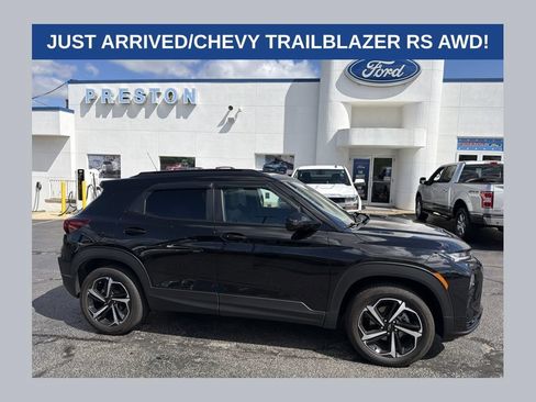 Used 2023 Chevrolet TrailBlazer RS w/ Sun and Liftgate Package AWD/4WD image 1