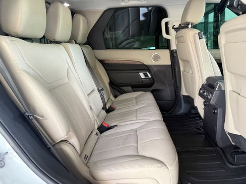 Used 2018 Land Rover Discovery HSE AWD/4WD image 32
