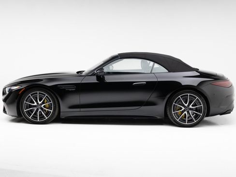 Used 2022 Mercedes-Benz SL 63 AMG 4MATIC w/ AMG Aerodynamic Package image 29