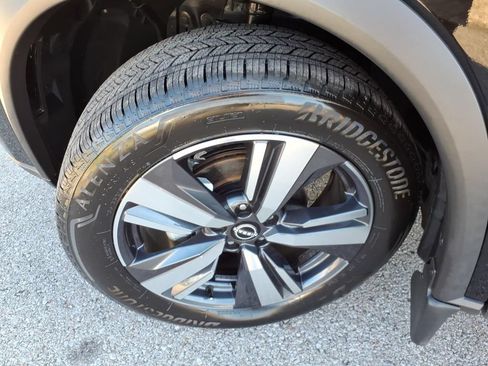 Used 2025 Nissan Rogue SL FWD image 21