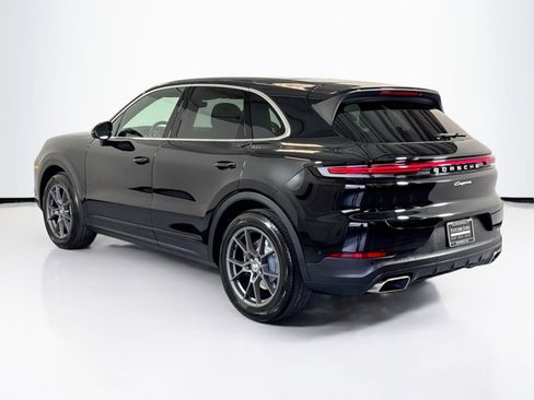 Used 2025 Porsche Cayenne image 3
