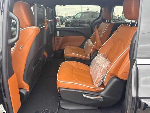 New 2026 Chrysler Pacifica Pinnacle AWD/4WD image 24