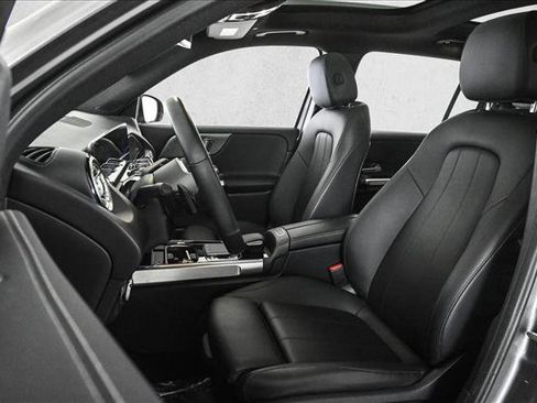 Used 2020 Mercedes-Benz GLB 250 4MATIC image 18