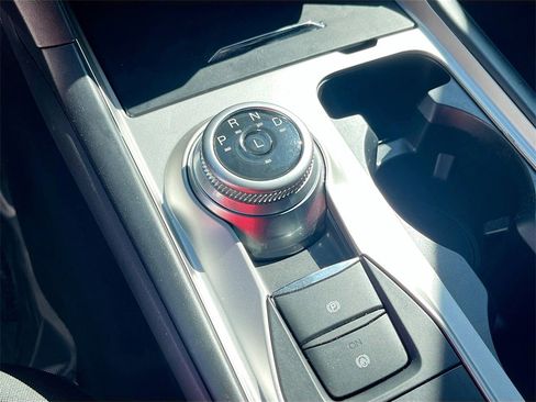 Used 2022 Ford Explorer XLT image 16