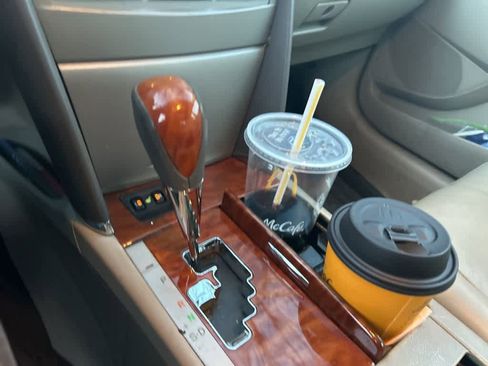 Used 2011 Toyota Camry XLE image 9