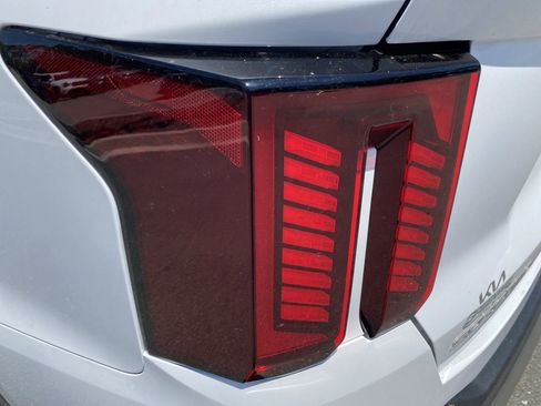 Used 2025 Kia Sorento SX FWD image 7