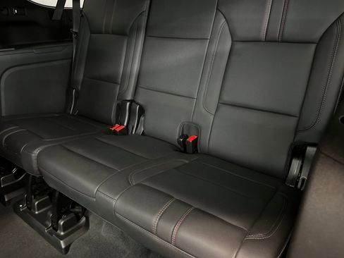 Used 2022 Chevrolet Suburban RST w/ Luxury Package image 33