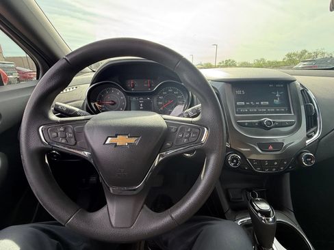 Used 2017 Chevrolet Cruze LT w/ Convenience Package FWD image 22