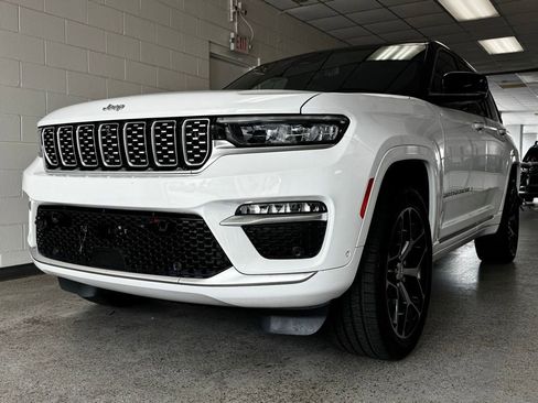 Used 2025 Jeep Grand Cherokee Summit AWD/4WD image 28