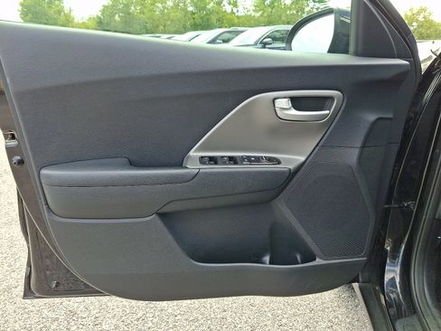 Used 2019 Kia Niro FE FWD image 13