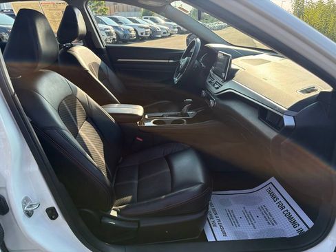 Used 2024 Nissan Altima 2.5 SR FWD image 12