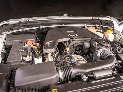 Used 2020 Jeep Gladiator Rubicon w/ Uconnect 4C Nav & Sound Group image 33