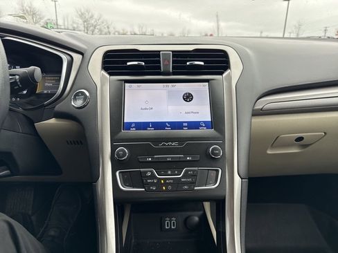 Used 2019 Ford Fusion SE image 9