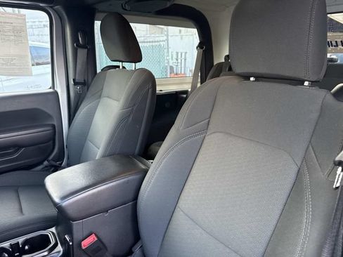 Used 2019 Jeep Wrangler Sport AWD/4WD image 18