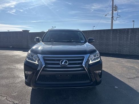 Used 2017 Lexus GX 460 image 2