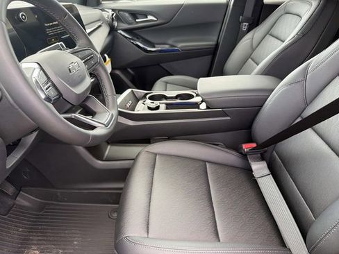 New 2026 Chevrolet Equinox LT FWD image 18