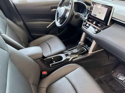 Certified 2025 Toyota Corolla Cross XLE w/ Convenience Package FWD image 21