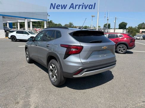 Used 2026 Chevrolet Trax LT FWD image 7
