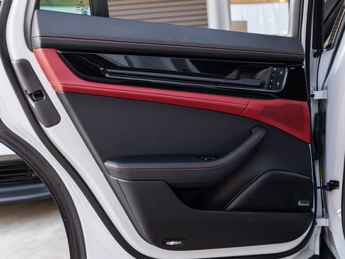 Used 2024 Porsche Panamera 4 image 34